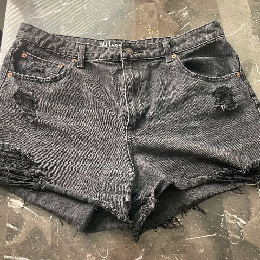 Cute  ripped black jean shorts ❤️rips in back also